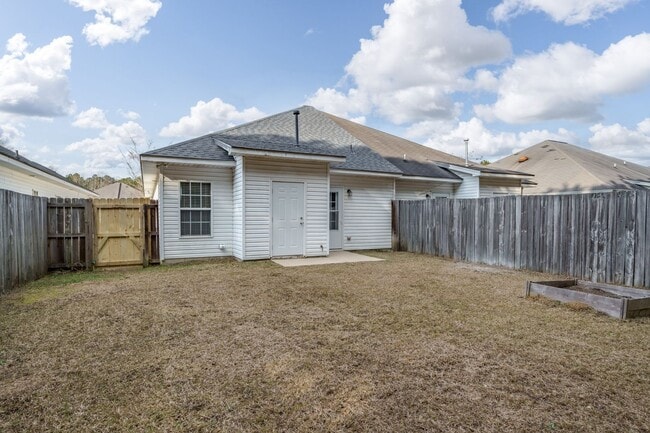 Building Photo - Charming and Newly Renovated 3 Bedroom 2 Bath Home Available Now!