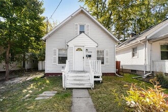 Building Photo - Centrally Located to Downtown Lansing