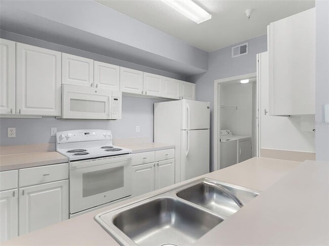 Building Photo - 5530 Metrowest Blvd