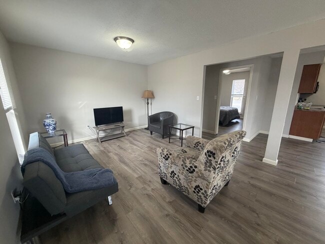 Building Photo - 202 Wheaton Ct