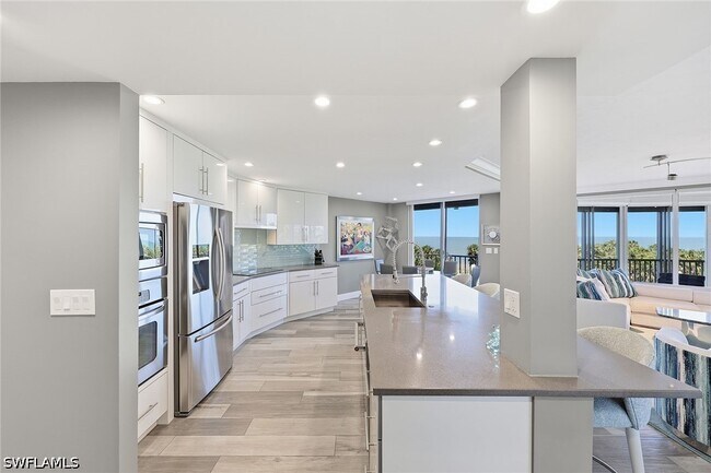 Building Photo - 8111 Bay Colony Dr