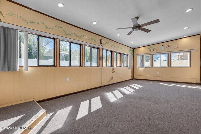 Building Photo - 691 Sussex Ct