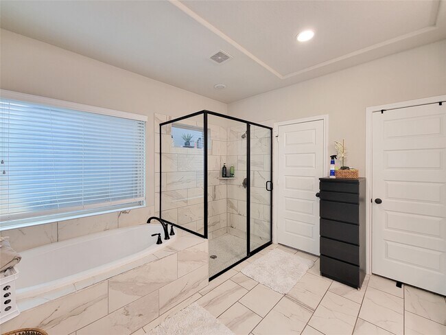 Building Photo - 16030 Muster Oak Dr