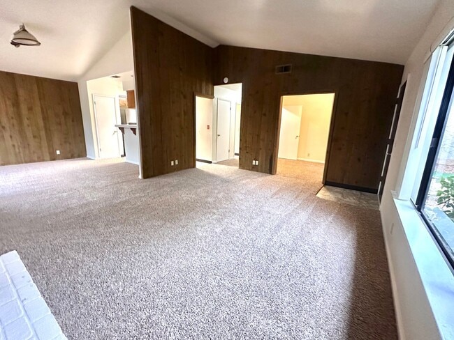 Building Photo - MOVE IN SPECIAL $500 off of first months rent!!