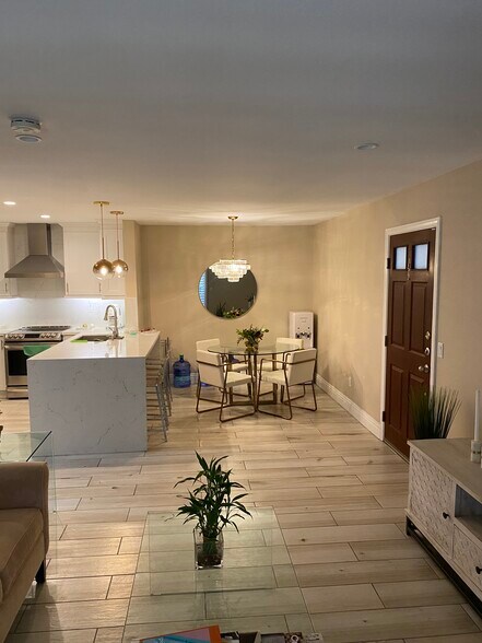 Building Photo - 2380 Del Mar Way