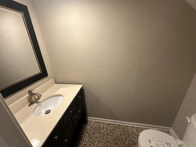 Building Photo - Townhouse for Rent