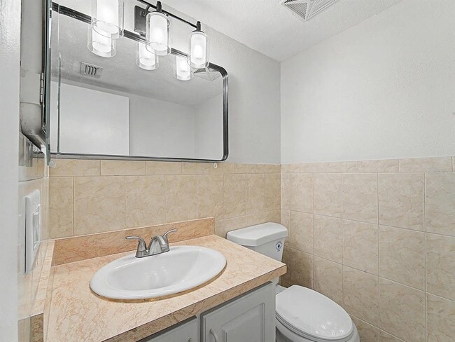 Building Photo - 6314 Newtown Cir