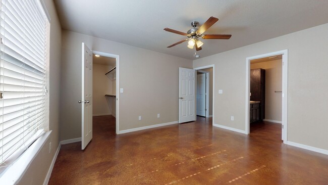 Building Photo - Amazing Duplex in Harker Heights with stai...