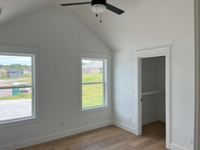 Building Photo - Beautiful One-Year-Old 4 bedroom, 2 bath home on a cul-de-sac in the exclusive Lion's Gate neighb...