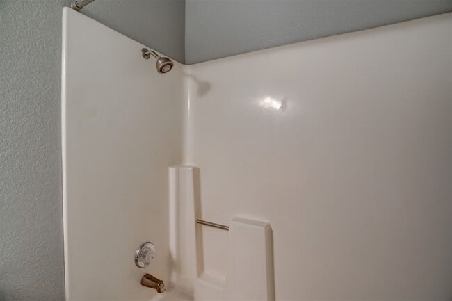Building Photo - 2 bedroom, 2 bathroom condo for rent in Mo...