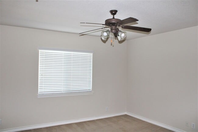 Building Photo - MEADOW OAKS