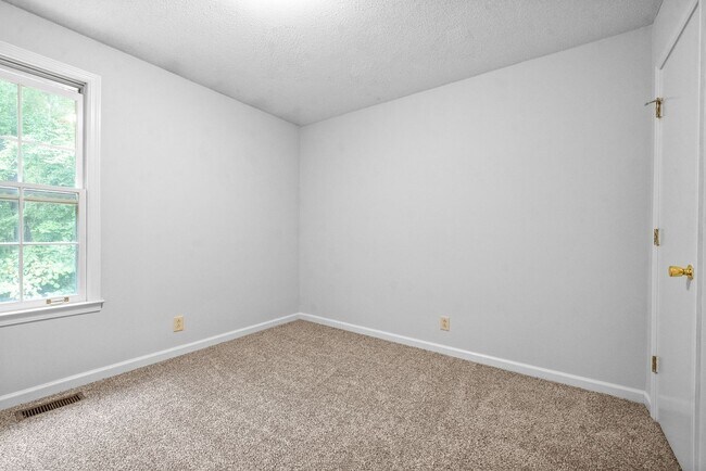 Building Photo - 510 Aspen Dr