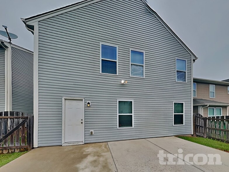 Building Photo - 10020 Portaferry Dr