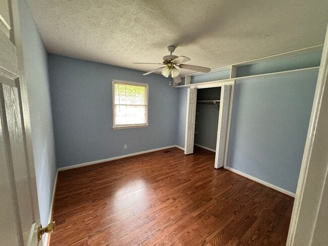 Building Photo - 3018 Delano Pl