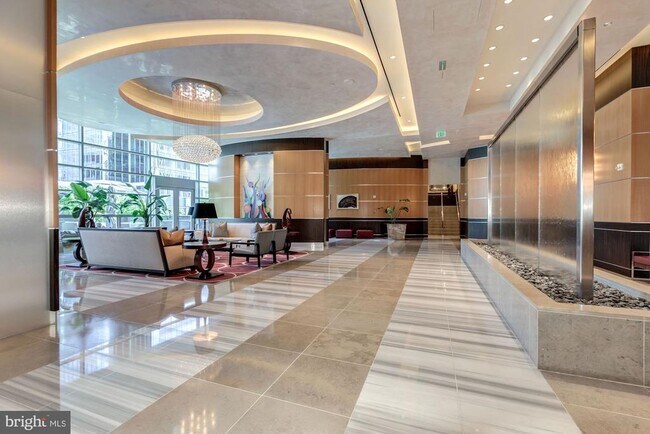 Building Photo - 1881 N Nash St