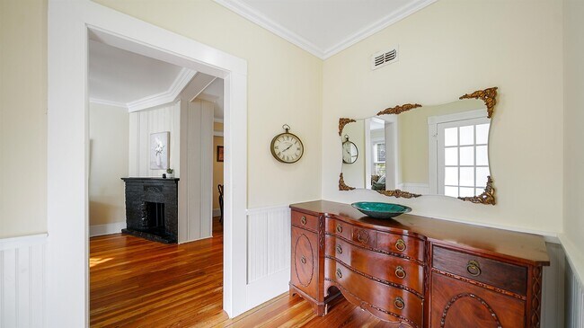 Building Photo - 14 Sanchez Ave