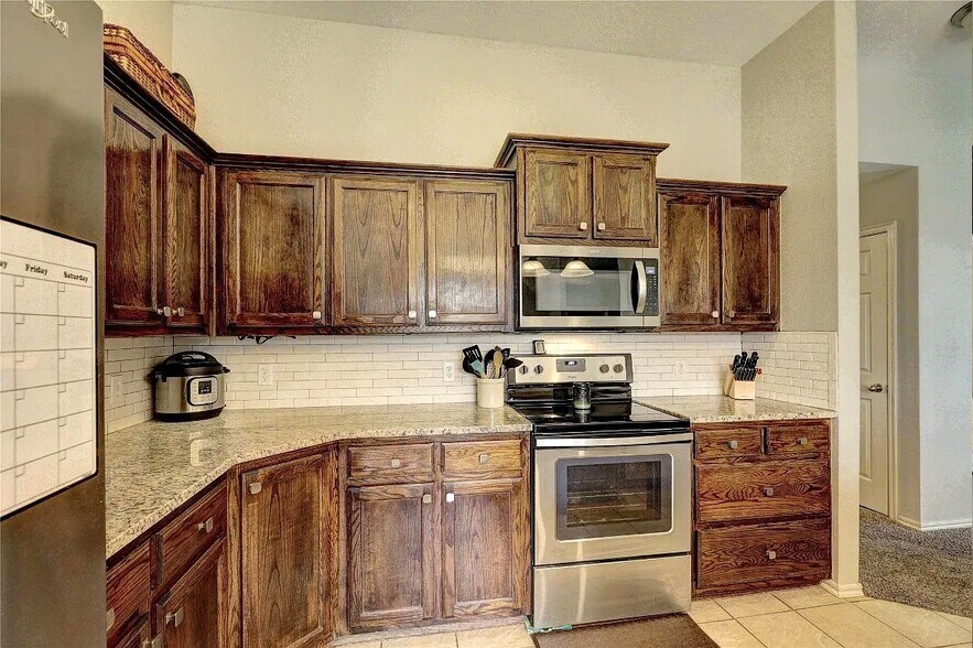 Building Photo - 2404 Deer Chase Dr