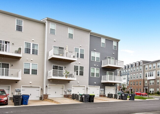 Building Photo - Modern 3-bedroom, 2.5-bath Townhouse!