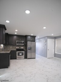 Building Photo - 601 15th Ave