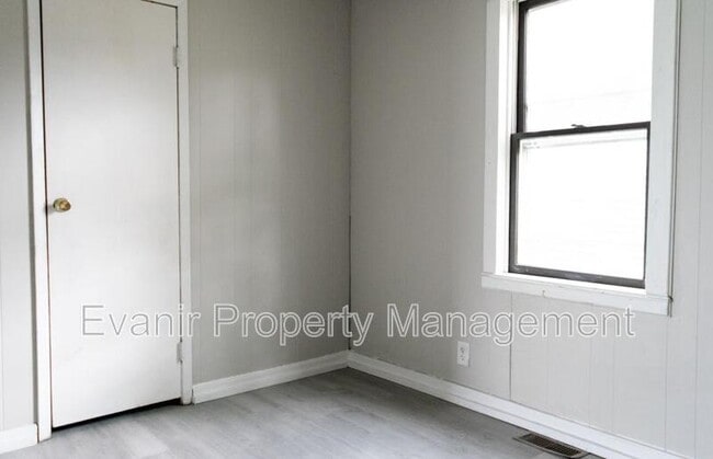 Building Photo - 126 N Walnut St