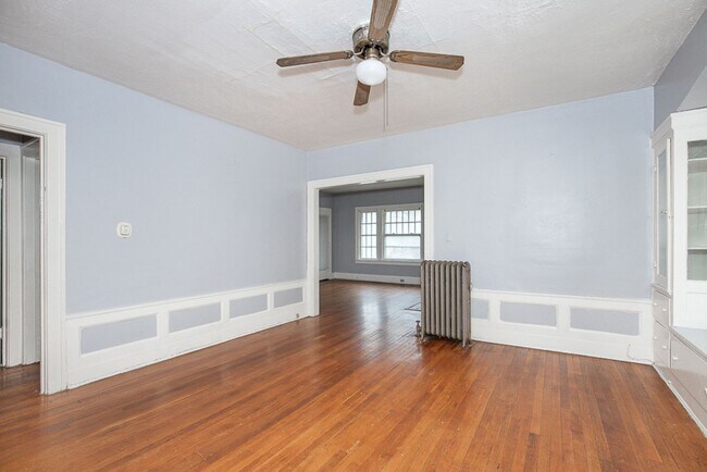 Building Photo - 2827 Avondale Ave