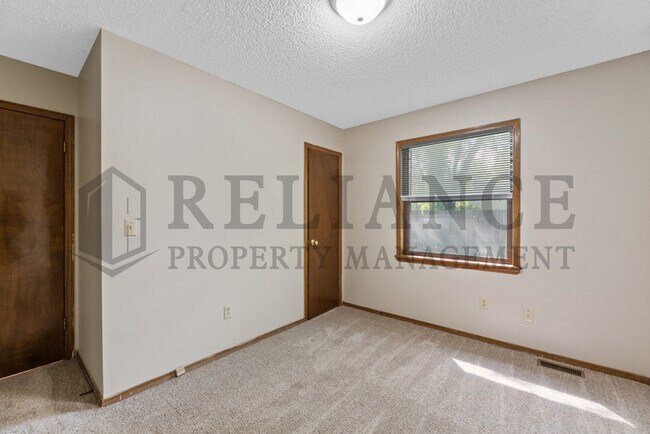 Building Photo - 1318 Peach Ave