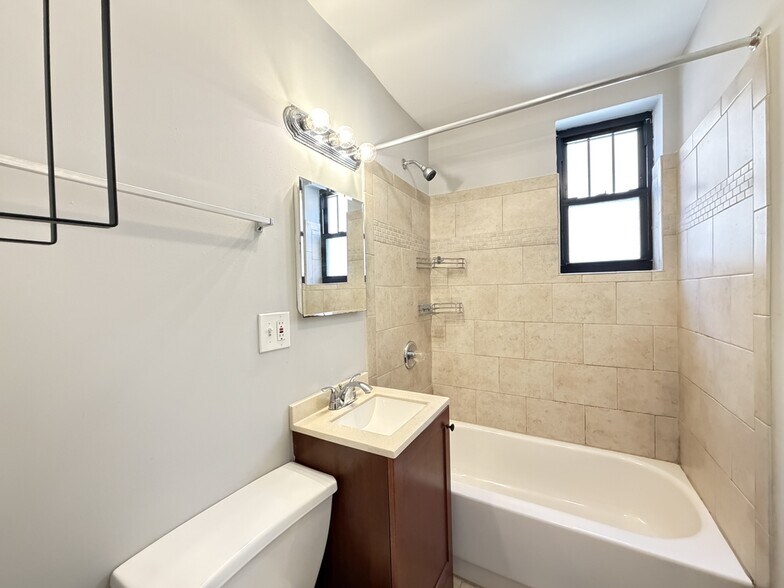 Building Photo - 2854 N Orchard St