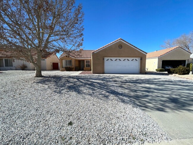 Primary Photo - 3 BEDROOM HOME CLOSE TO MOJAVE RD. WEST OF...