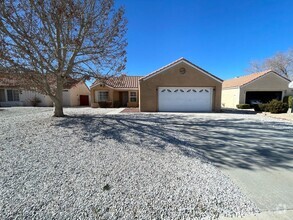 Building Photo - 3 BEDROOM HOME CLOSE TO MOJAVE RD. WEST OF...