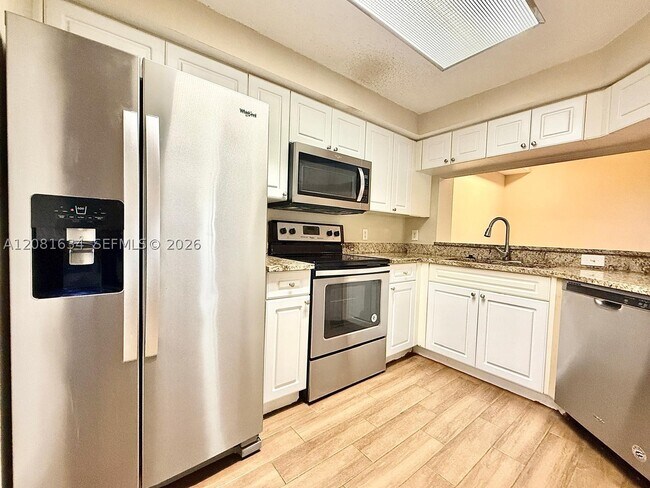 Building Photo - 3023 Alcazar Pl