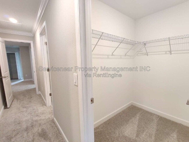Building Photo - 1618 Roseville St