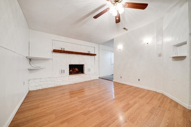 Building Photo - 106 Bluewater Dr