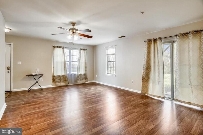 Building Photo - 1670 Brooksquare Dr