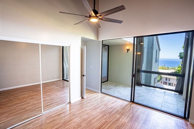 Building Photo - Unfurnished 3 bedroom 3 bath condo with oc...