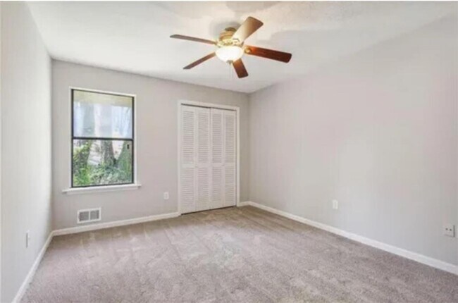 Building Photo - 9916 Scarlet Oak Dr
