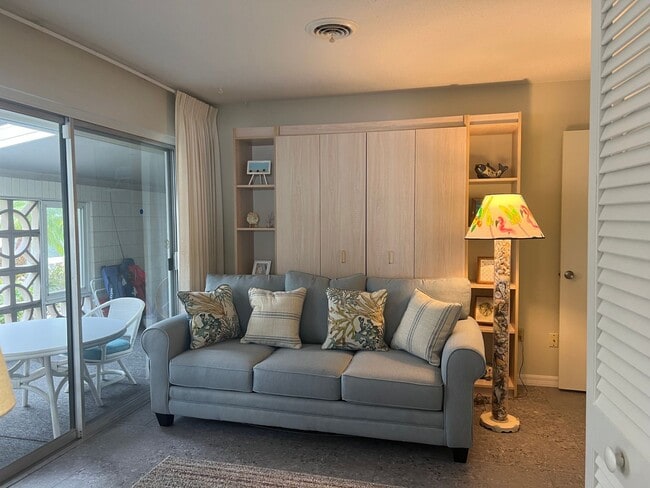 Building Photo - Venice, FL 1BD + Den/2BA Condo in Sea Villas