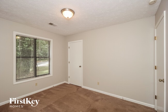 Building Photo - 1049 Rolling Green Dr