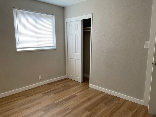 Building Photo - Renovated Ground Floor 1 BD/ 1 BA!