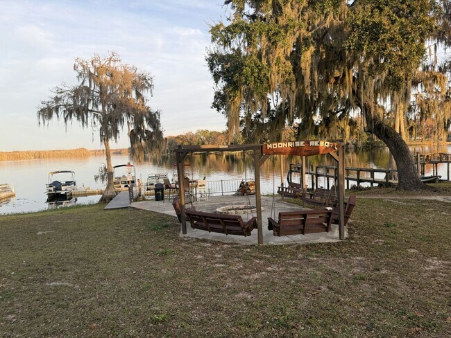 Building Photo - 8801 E Moonrise Ln