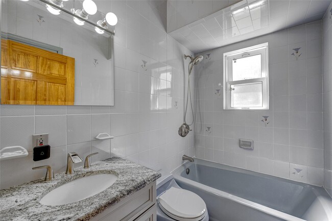 Building Photo - 3 Woodmere Ln