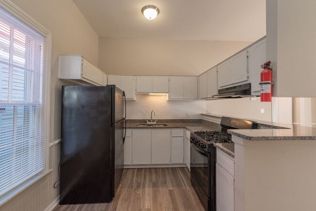 Building Photo - 1 bed/1 bath house for rent close to Downtown Augusta, with off-street parking!