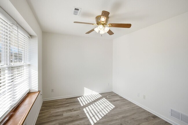 Building Photo - 1707-1709-1709 Juniper Dr