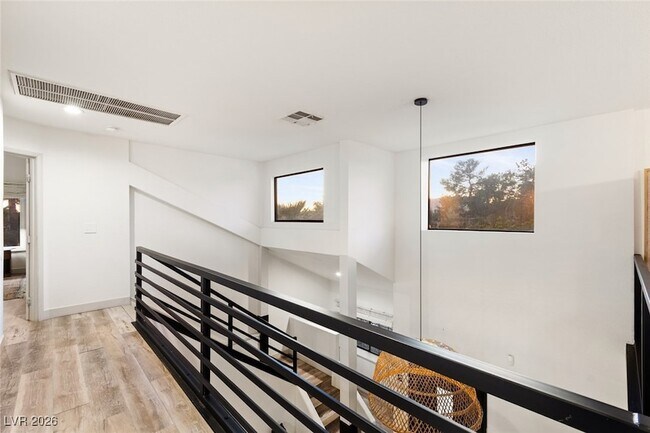 Building Photo - 2940 Rosanna St