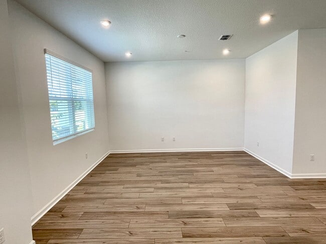 Building Photo - Newer 4 Bedroom, 2.5 Bath Corner Unit Town...