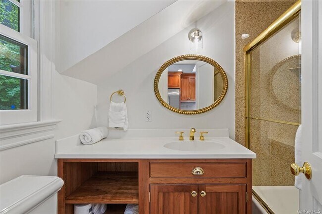 Building Photo - 140 Greenwich Rd