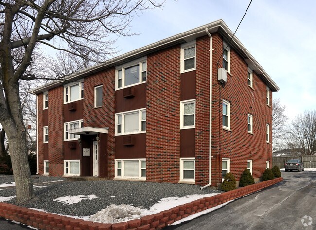 Building Photo - 341 Mendon Ave