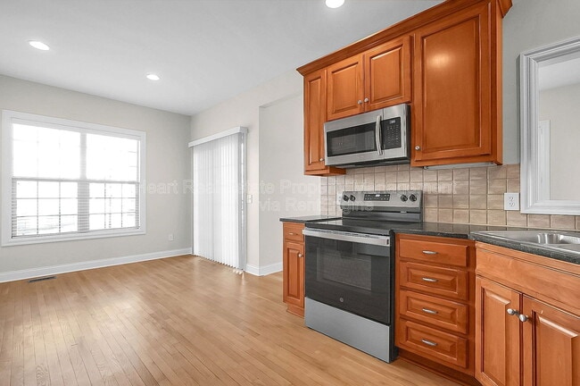 Building Photo - 9580 Mission Dr