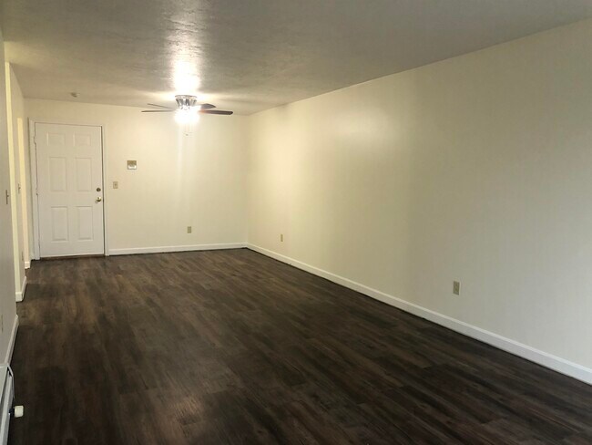 Building Photo - 383 Huse Rd