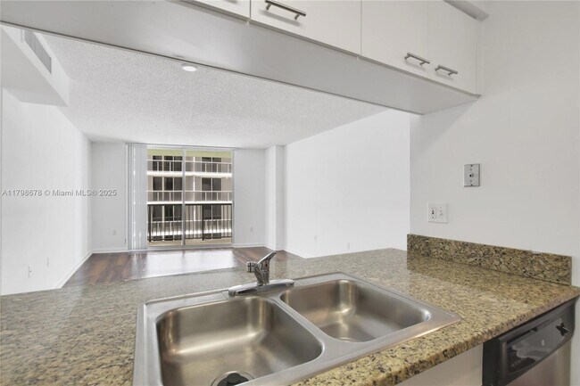 Building Photo - 1756 N Bayshore Dr