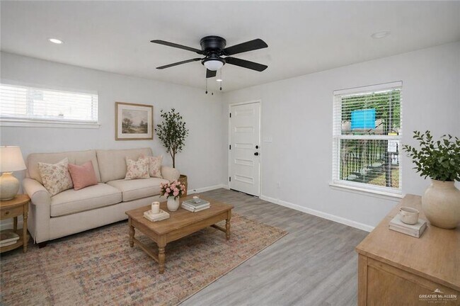 Building Photo - 1107 Shasta Ave W